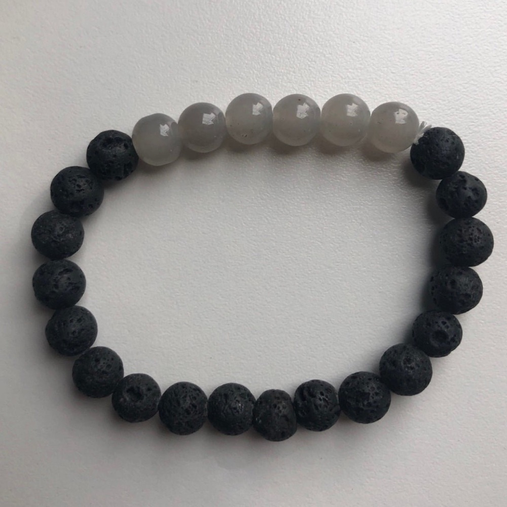 Grey/black beaded bracelet